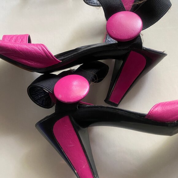 Trip the light fantastic in these gorgeous Xavier Danoud sandals! - Picture 7 of 9